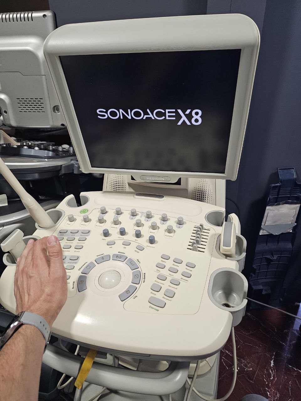 Ремонт Samsung Medison SonoAce X8 — устранение зависания при загрузке